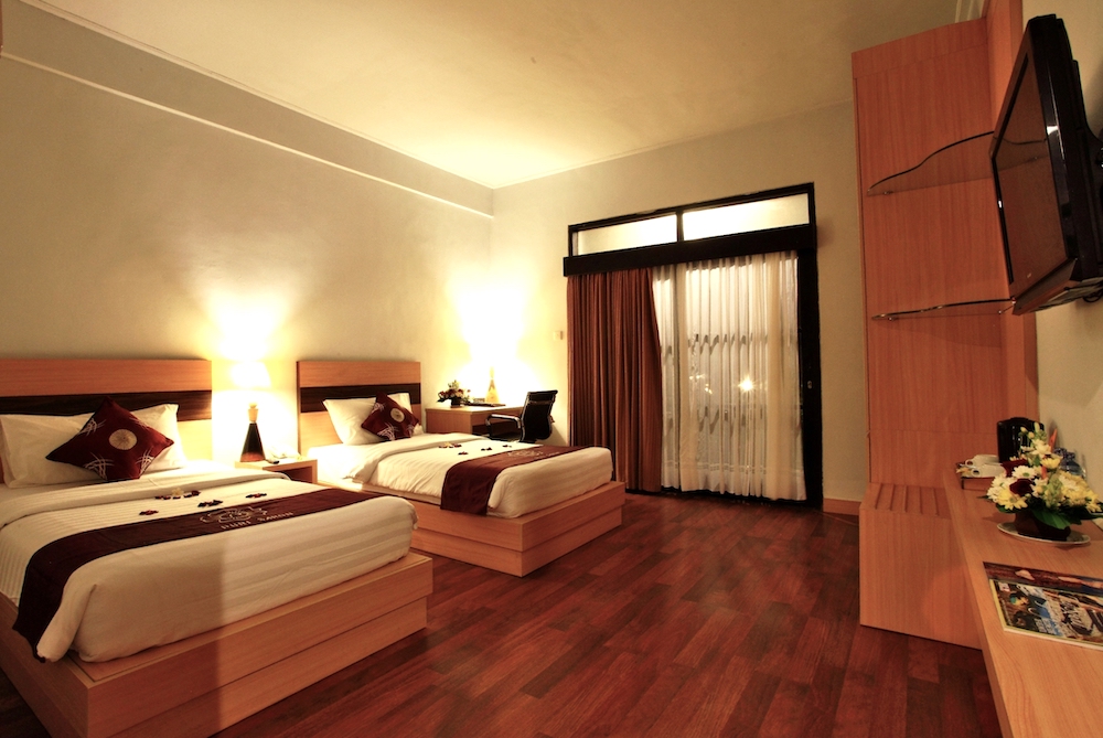 5f6c53c18c95b26d6cf6371f_Deluxe Twin 1