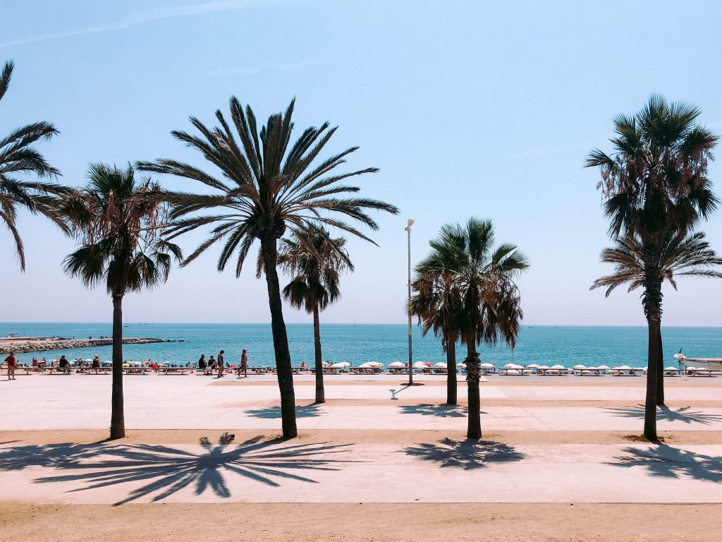 60d30283259769ab5bf81eba_barca-strand